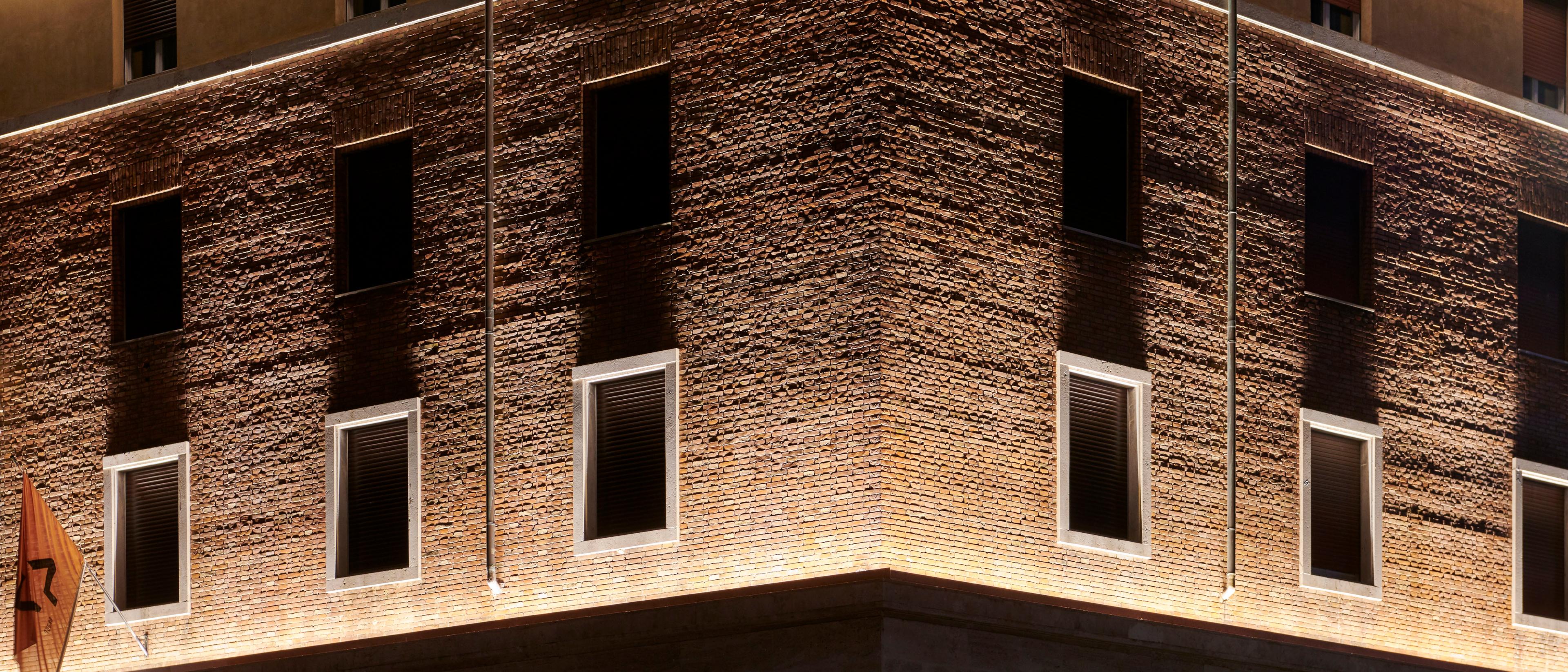 Outdoor lighting: professional linear solutions