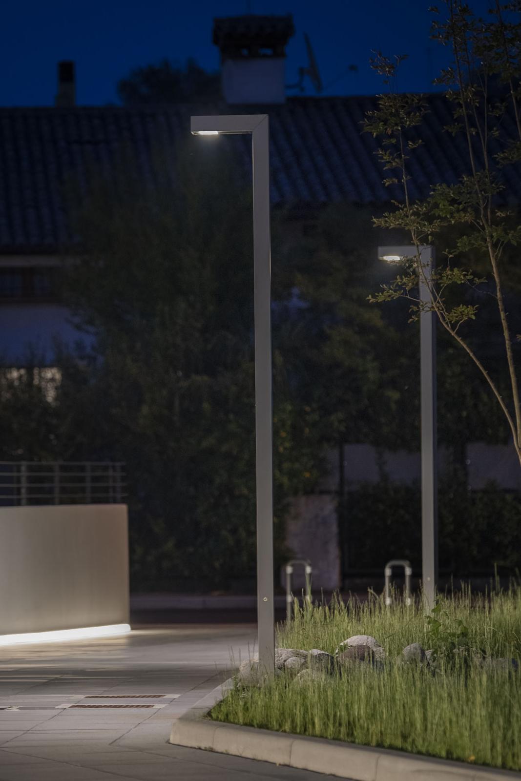 Gallery Peak Linealightgroup Bollards Light 1280X1920 6