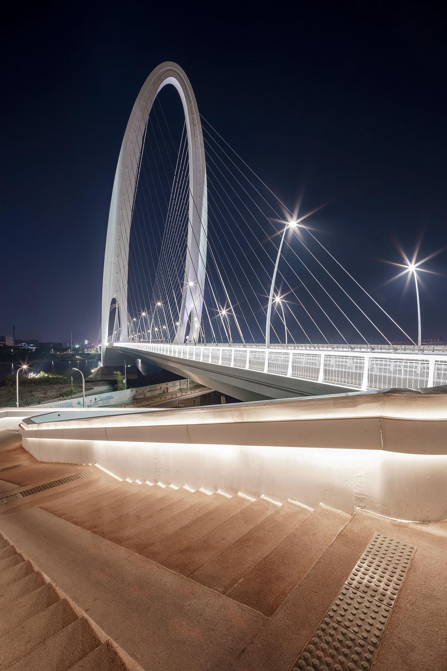 Gallery Product Paseo Linear Outdoor Linealightgroup 1280X1920