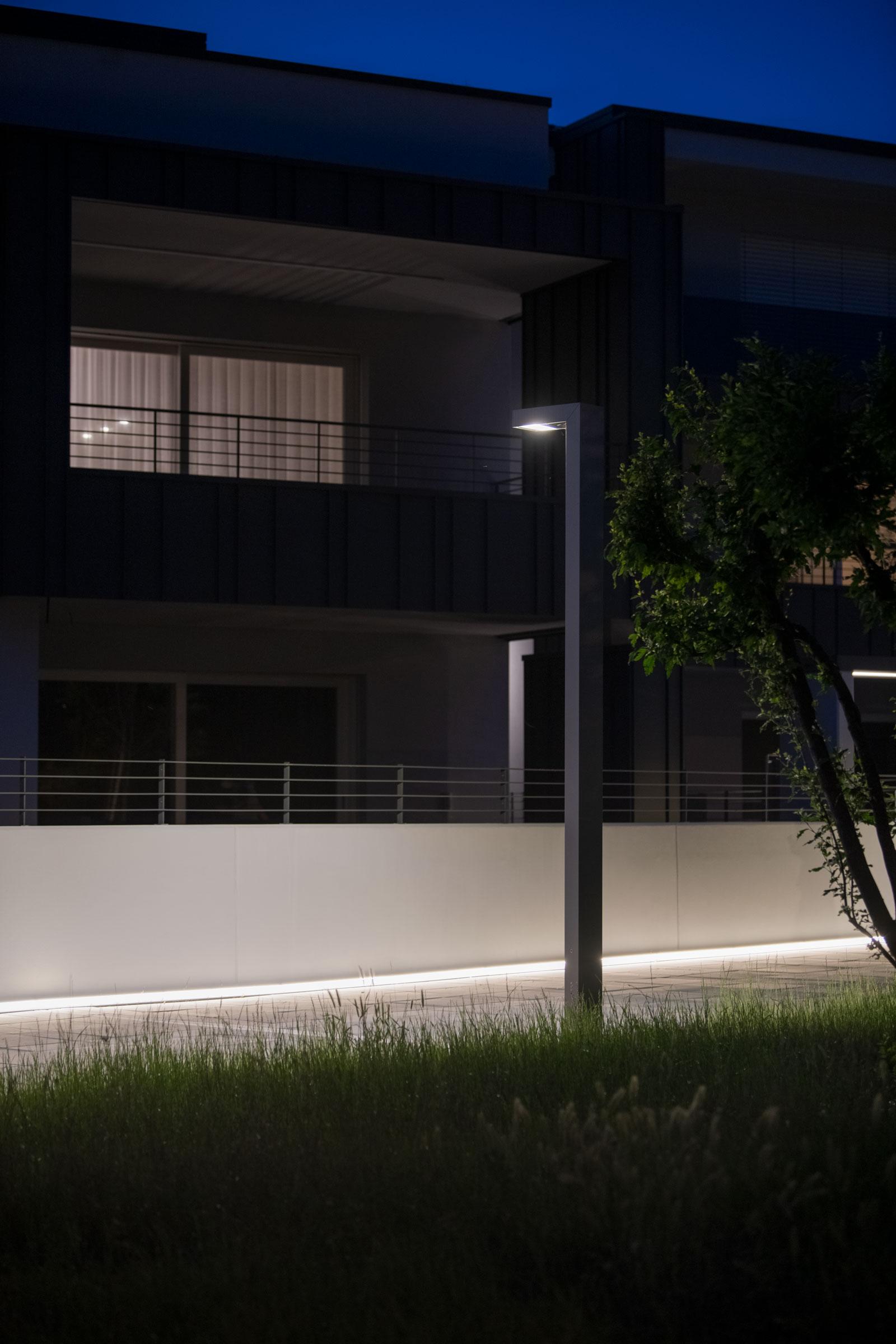 Gallery Peak Linealightgroup Bollards Light 1280X1920 7